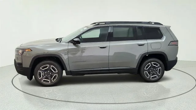 New 2026 Sting-Gray Clear-Coat Exterior Paint Jeep Laredo image 7