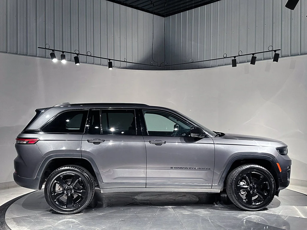 Used 2023 Gray Jeep Limited image 10