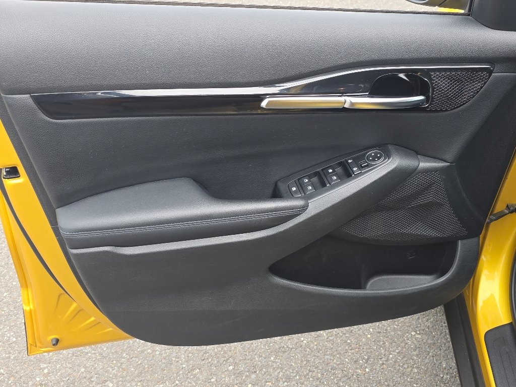 Used 2021 Starbright Yellow/Black Roof Kia S image 31