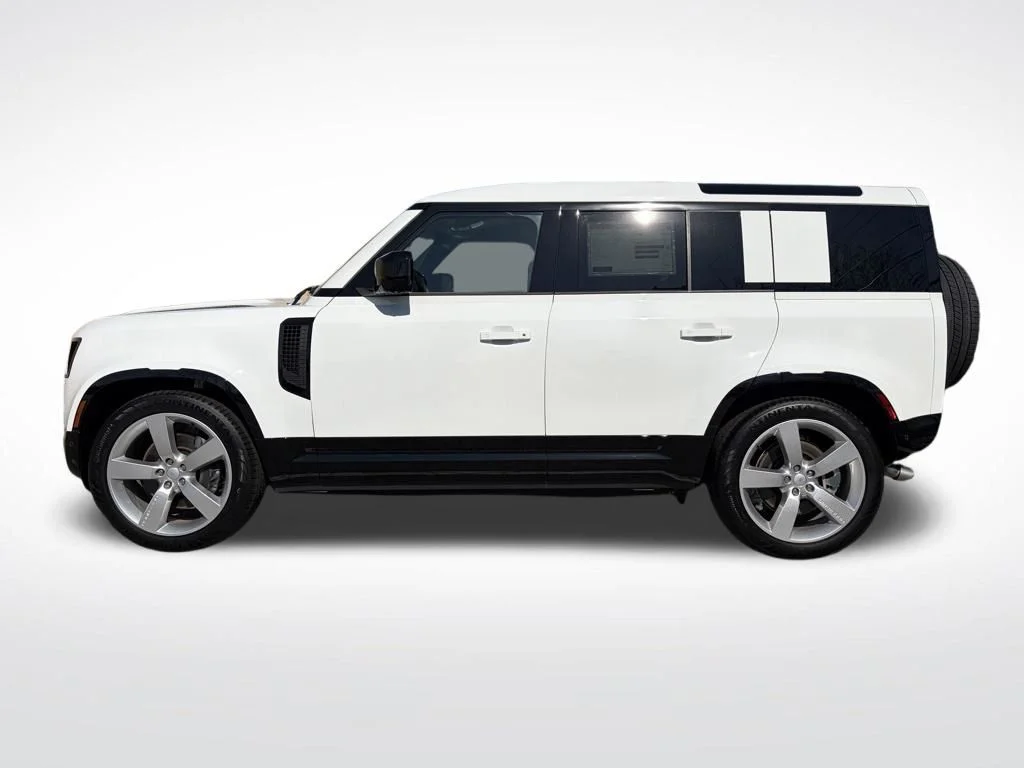 New 2025 Fuji White Land Rover X-Dynamic SE image 5