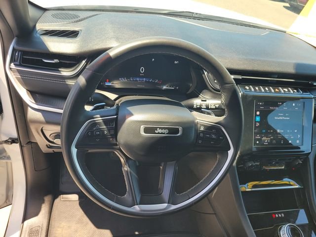 Used 2023 White Jeep Altitude image 30