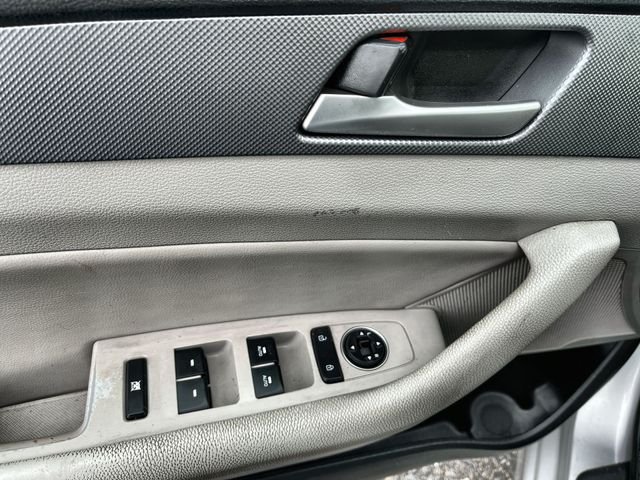Used 2019 Silver Hyundai SEL image 17