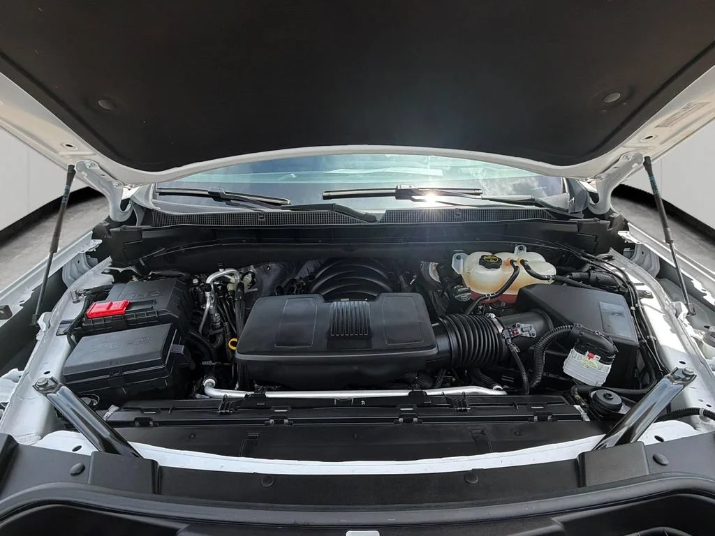 Used 2025 Iridescent Pearl Tricoat Chevrolet RST image 43