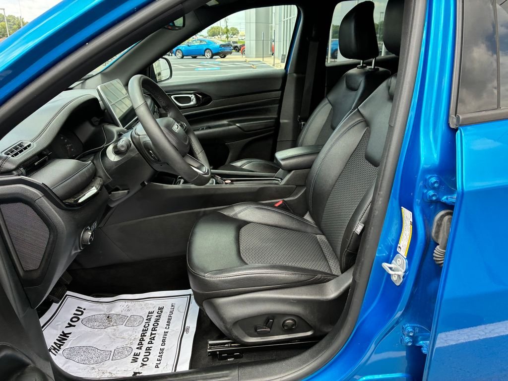 Used 2025 Blue Jeep Latitude image 6