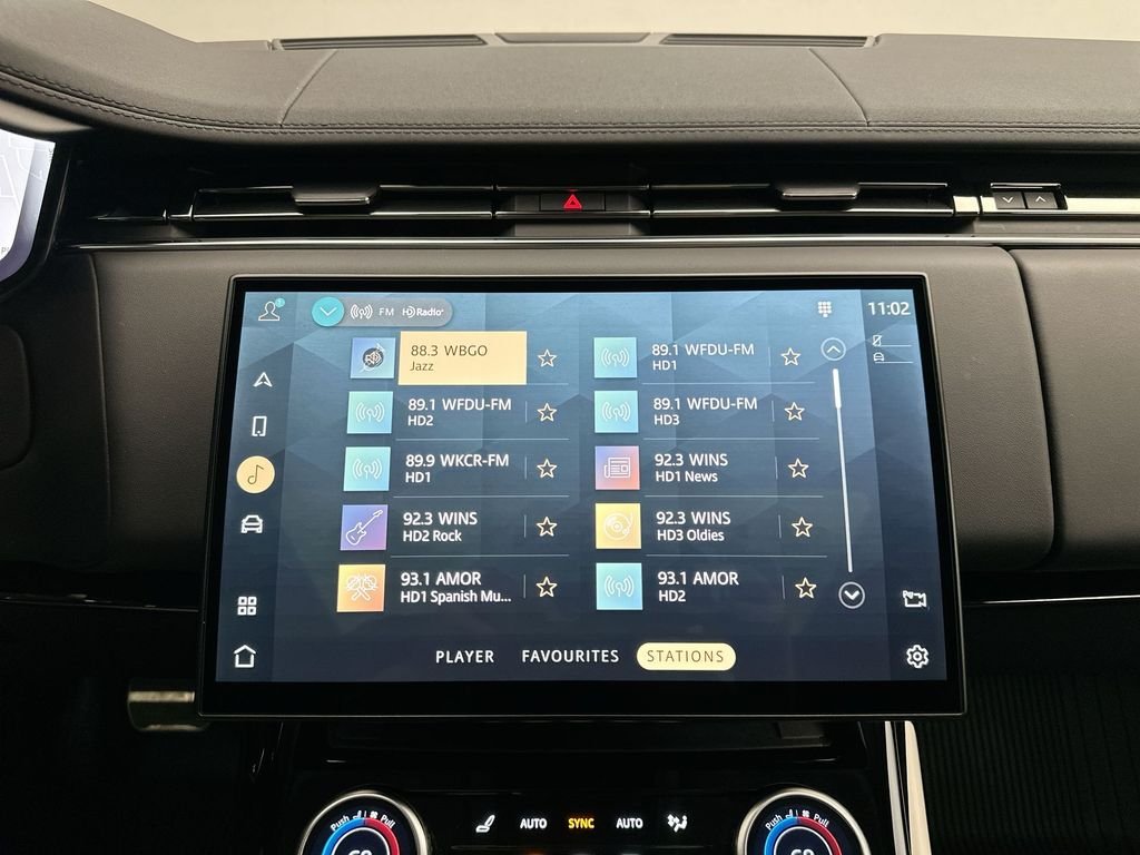 Used 2023  Land Rover SE Dynamic image 27