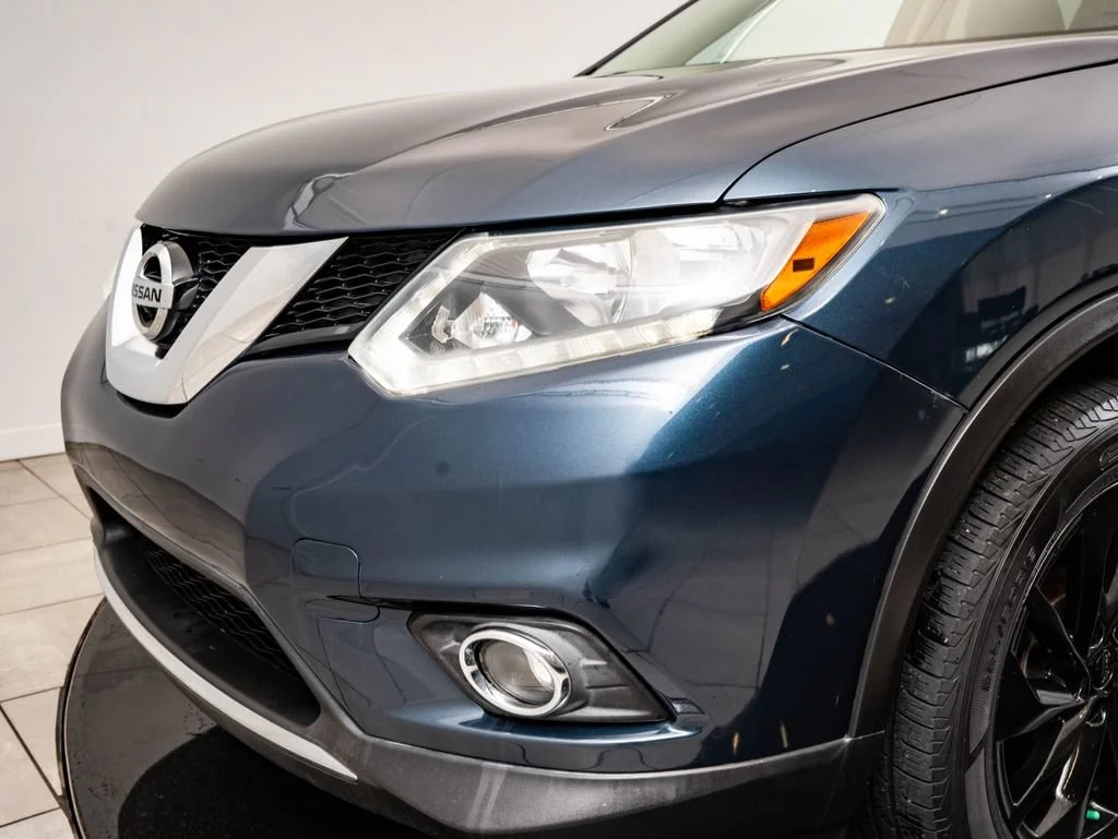Used 2015 Arctic Blue Metallic Nissan SL image 3