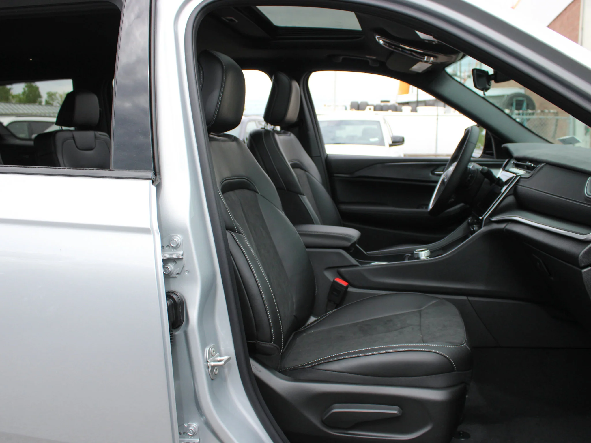 New 2025 Silver Jeep Altitude* 4x4, Sunroof, Heated Leather, Wireless Charging Pad image 12