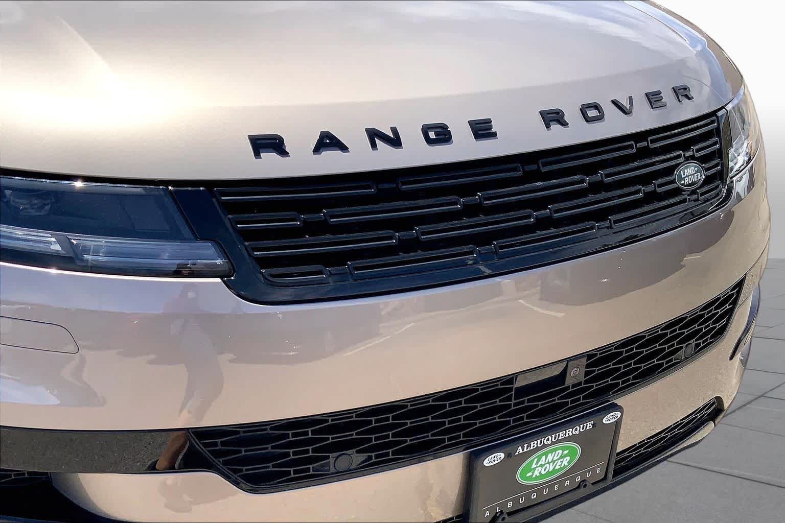 Used 2023 Lantau Bronze Metallic Land Rover SE image 25