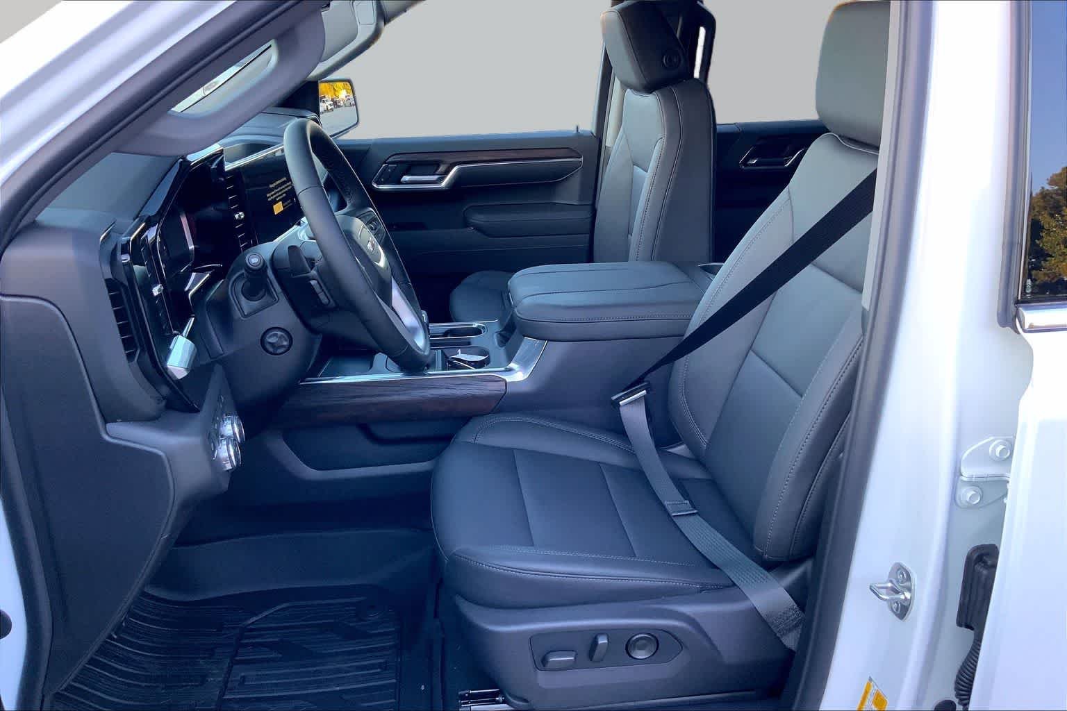 2026 GMC Sierra 1500 SLT - Photo 8