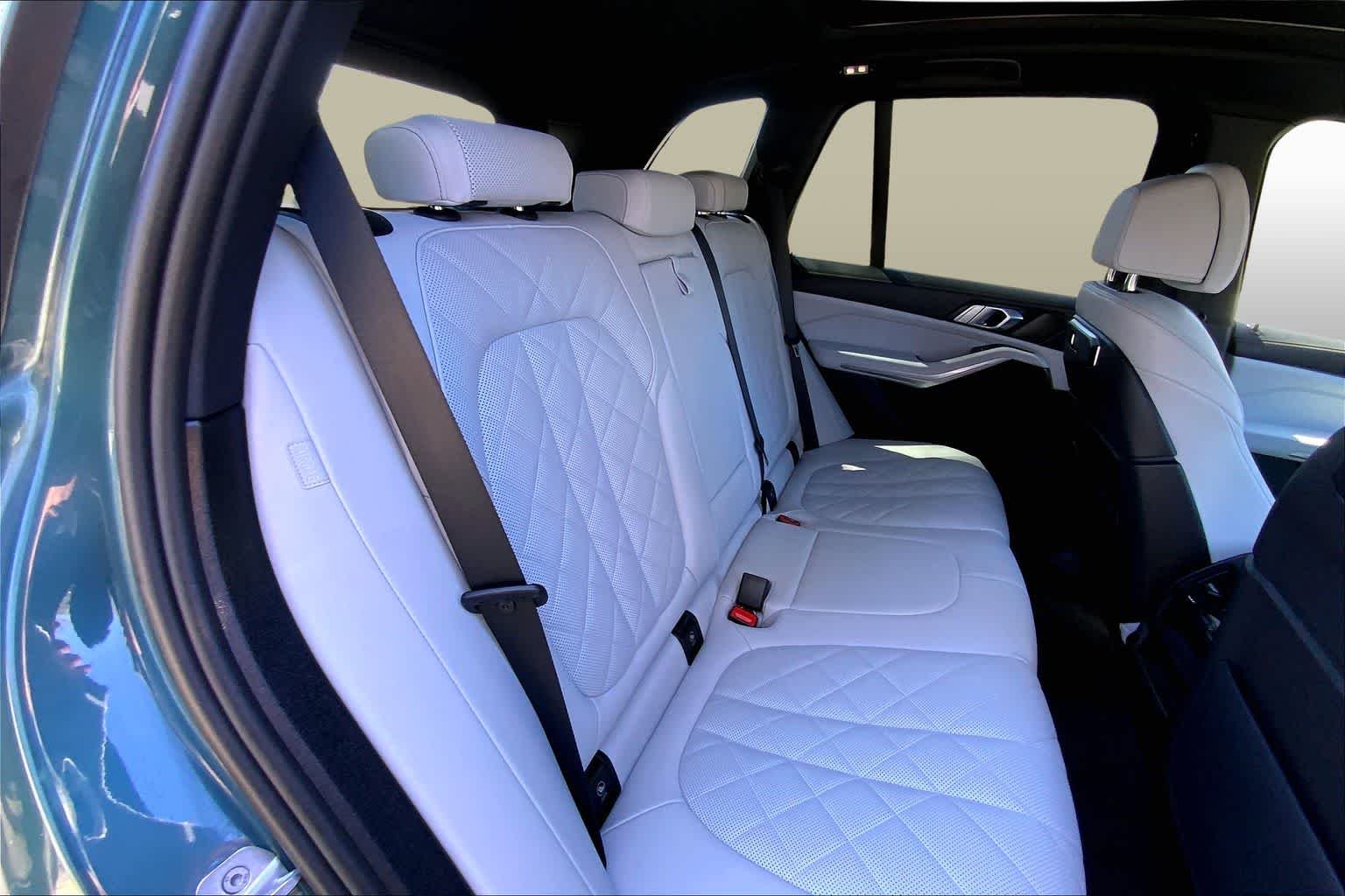 Used 2024 Blue Ridge Mountain Metallic BMW xDrive40i image 19