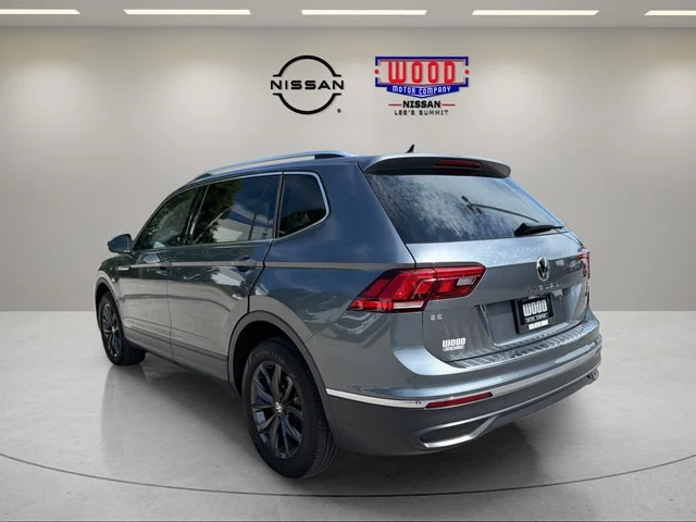 Used 2024 Platinum Gray Metallic Volkswagen 2.0T SE image 3
