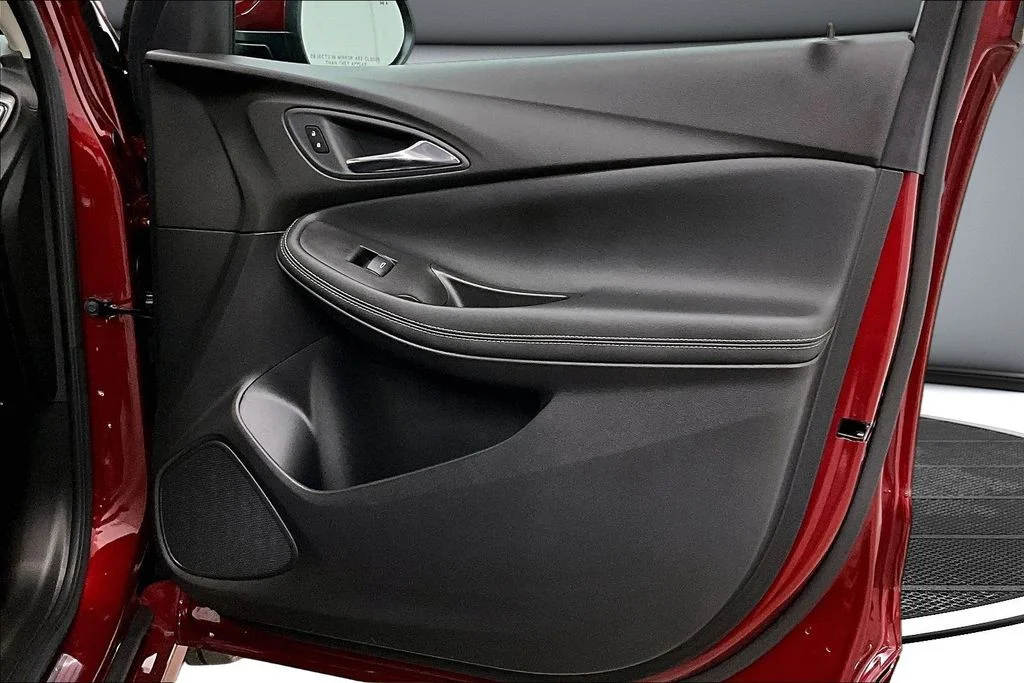 Used 2023 Red Buick Select image 29