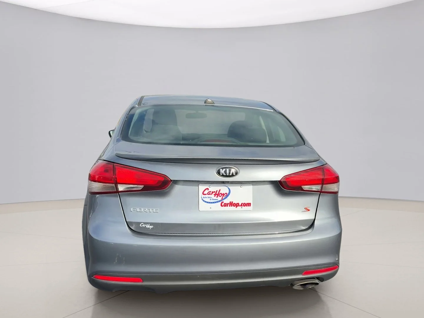 Used 2017 Gray Kia SE image 4