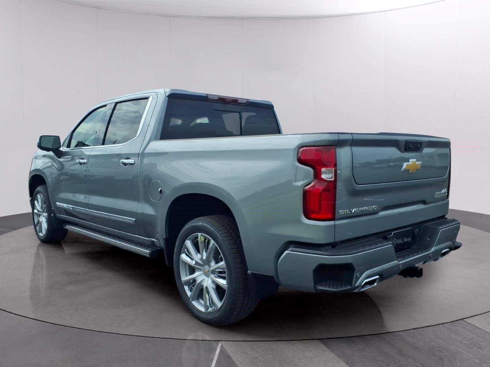 New 2026 Sterling Gray Metallic Chevrolet High Country image 3