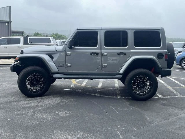 Used 2018 Silver Jeep Unlimited Sahara image 7