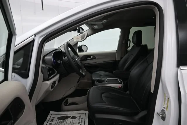 Used 2024 Bright White Clea Chrysler Hybrid Select image 11