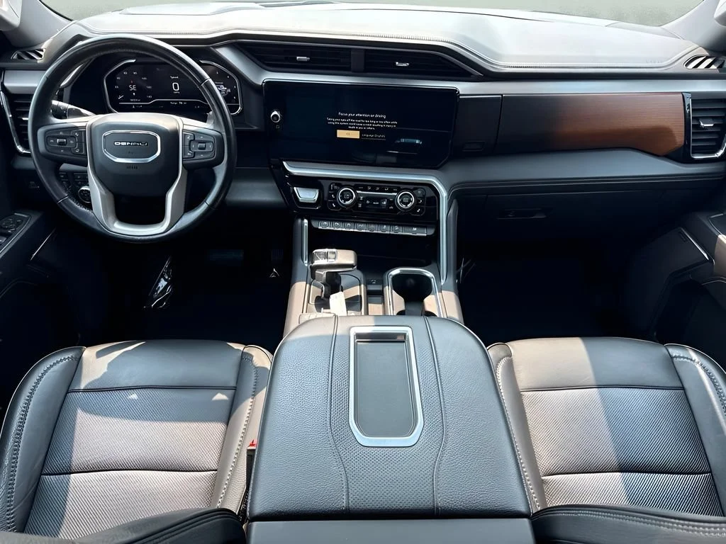 Used 2022 White Frost Tricoat GMC Denali image 15