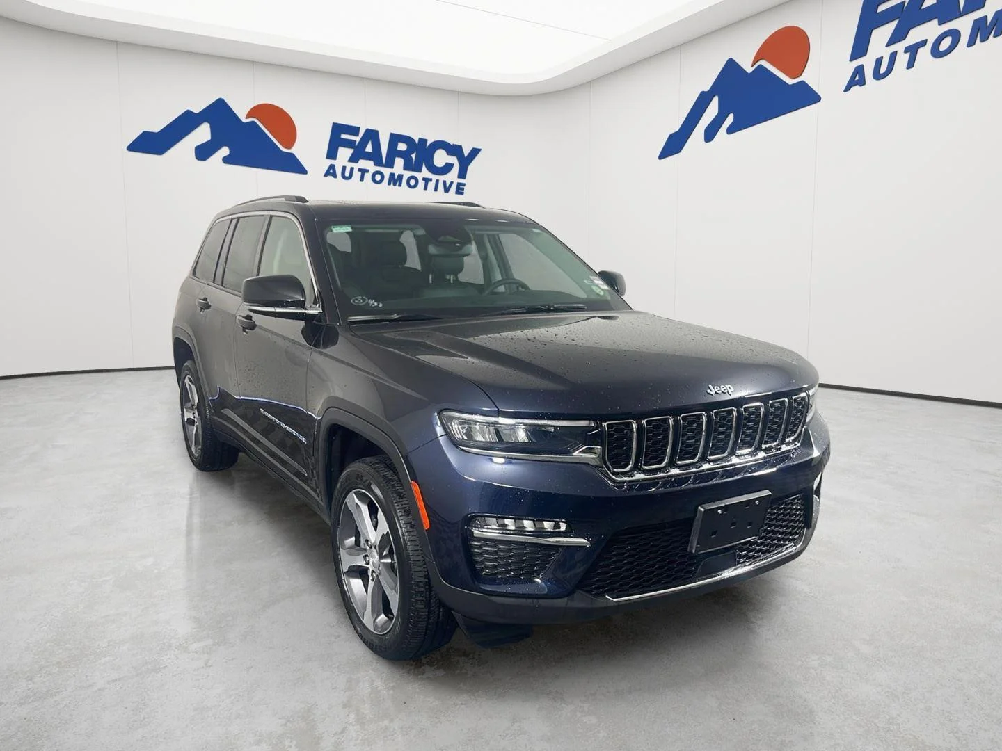 Used 2024 Midnight Sky Jeep 4xe image 4