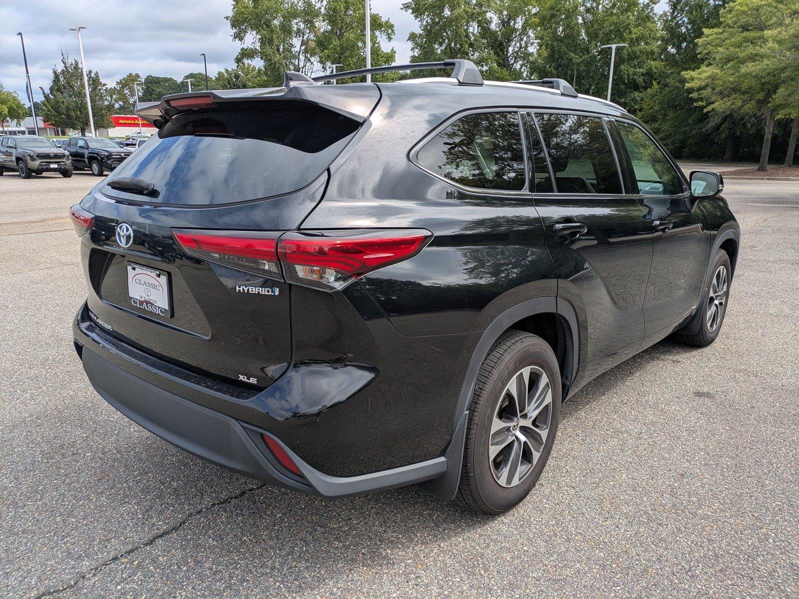 Used 2022 Midnight Black Metallic Toyota Hybrid XLE image 4