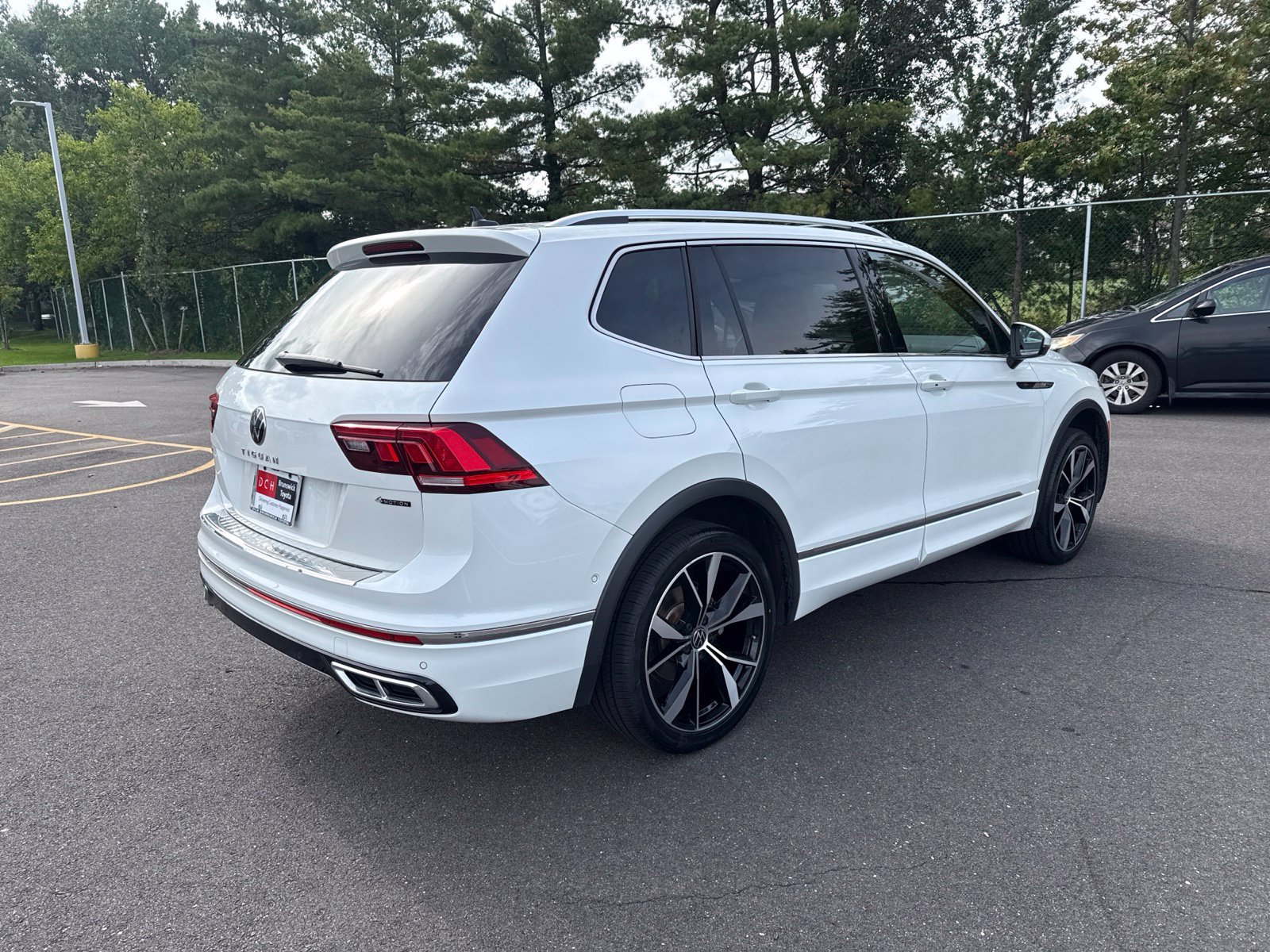 Used 2022 White Volkswagen 2.0T SEL R-Line image 5