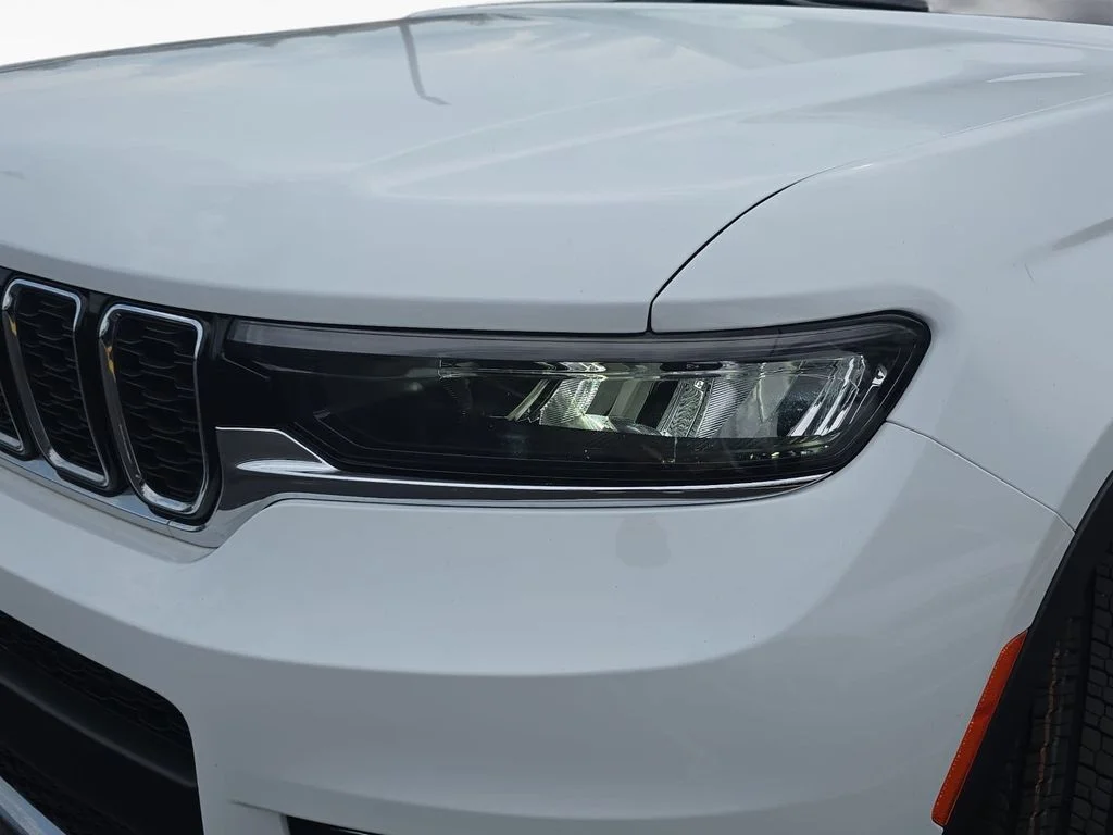 Used 2023 White Jeep Limited image 31
