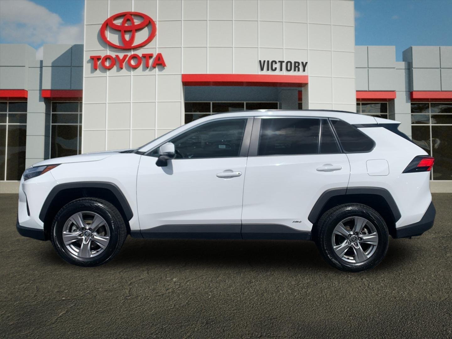 Used 2025 White Toyota XLE image 6