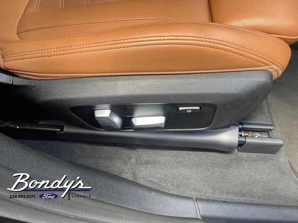 Used 2019 Black BMW sDrive30i image 17