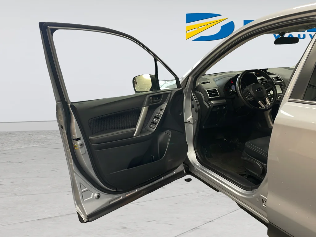 Used 2018 Silver Subaru 2.5i image 33