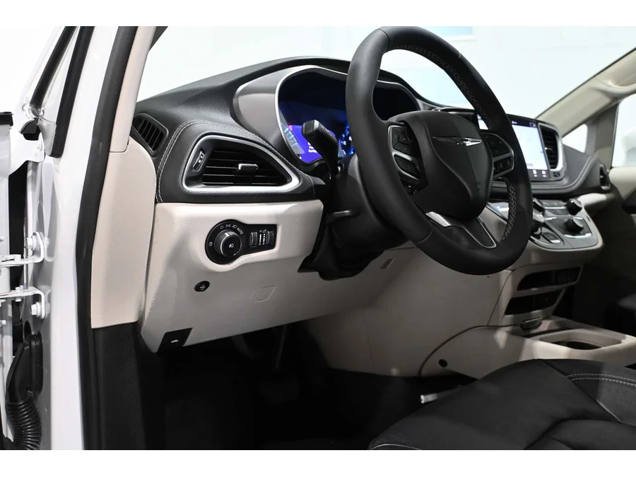 Used 2022 WHITE Chrysler Touring L Mobility Handicap Van image 30