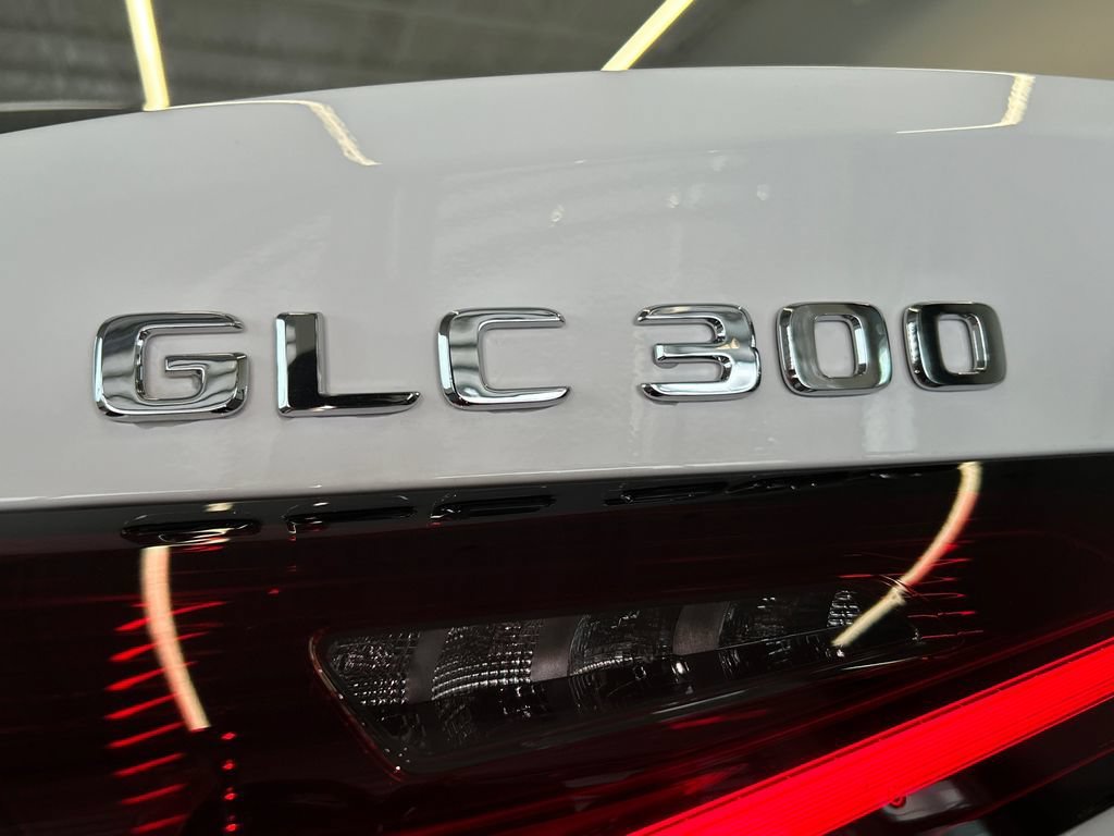 New 2027 Polar White Mercedes-Benz GLC 300 image 29
