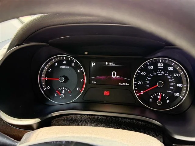Used 2022 White Kia LXS image 23