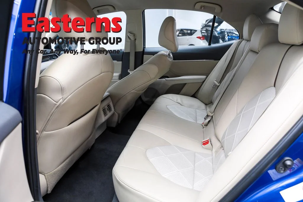 Used 2018 Blue Toyota XLE image 19