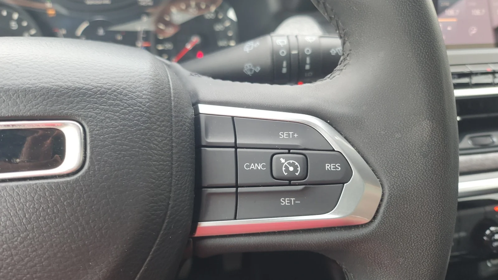Used 2024 Black Jeep Latitude image 17