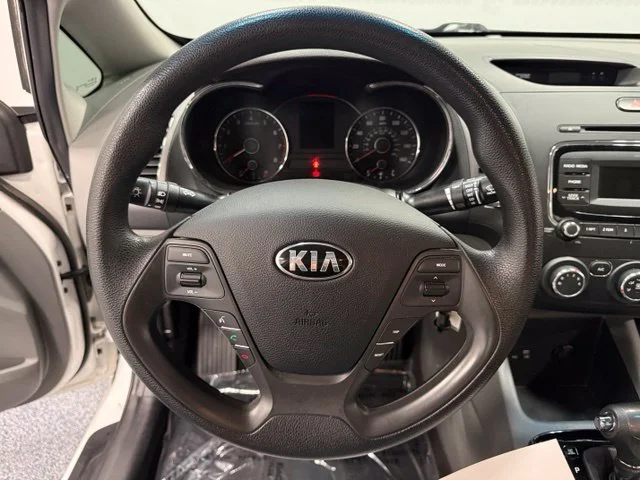 Used 2017 White Kia LX image 18