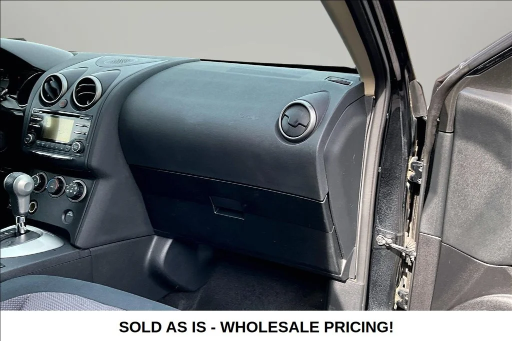 Used 2013 Black Nissan SV image 31