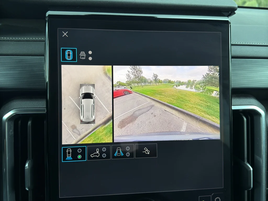 Used 2025 Sterling Metallic GMC AWD Elevation image 27