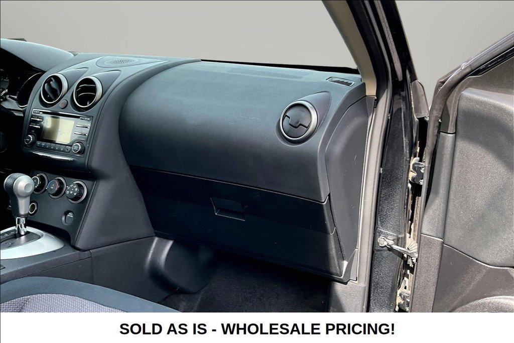 Used 2013 Black Nissan SV image 31