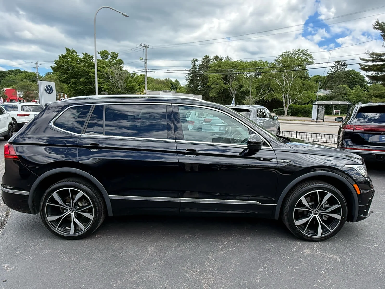 Used 2024 Deep Black Pearl Volkswagen SEL R-Line image 8