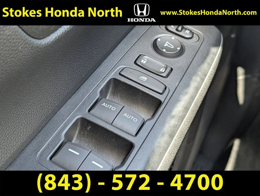 Used 2023 White Honda EX image 28