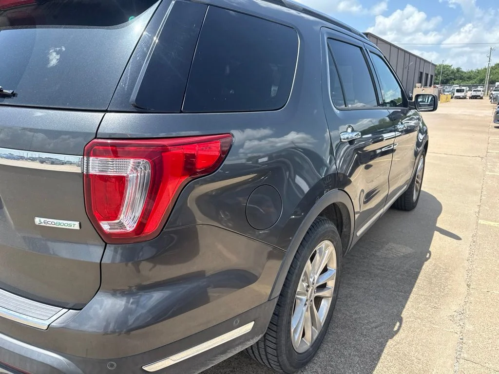 Used 2018 Gray Ford Limited image 5