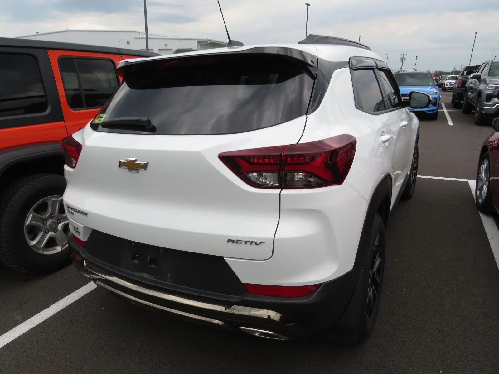 Used 2023 Summit White Chevrolet ACTIV image 9