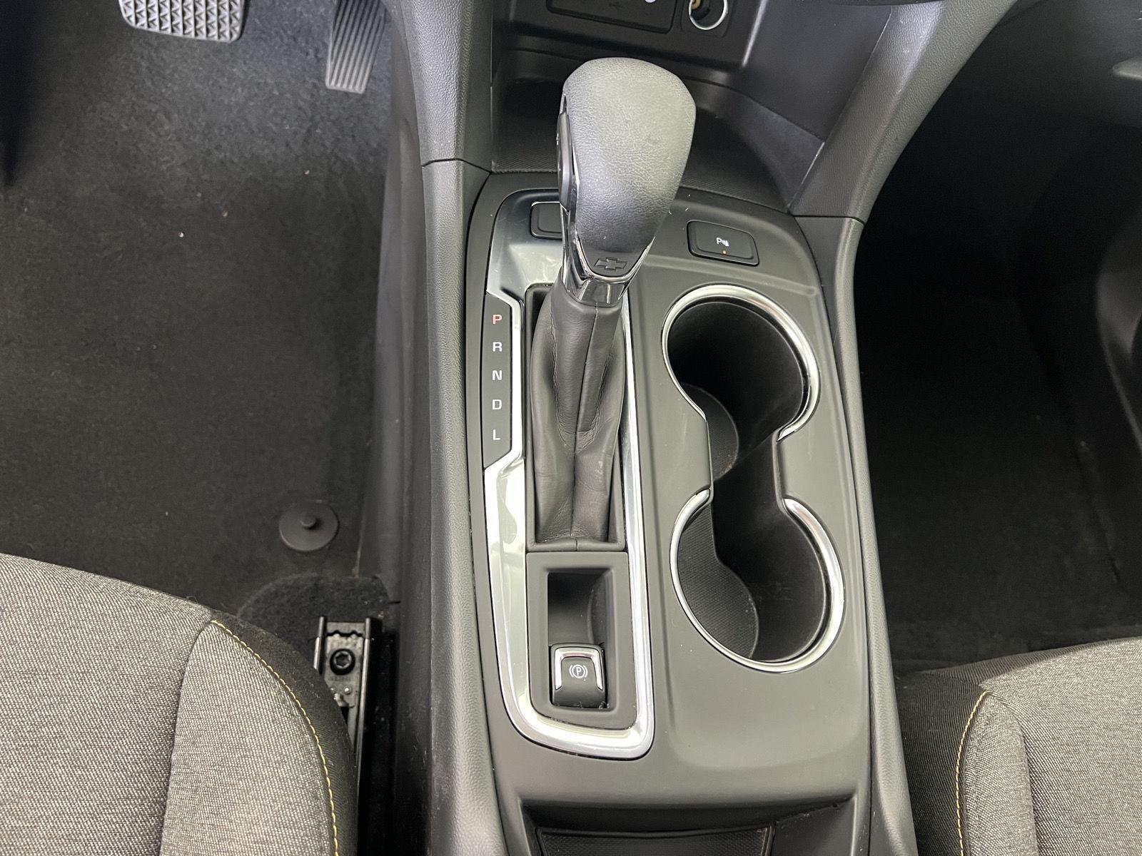 Used 2024 Summit White Chevrolet LT image 17