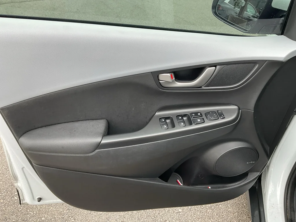 Used 2019 Chalk White Hyundai Limited image 15