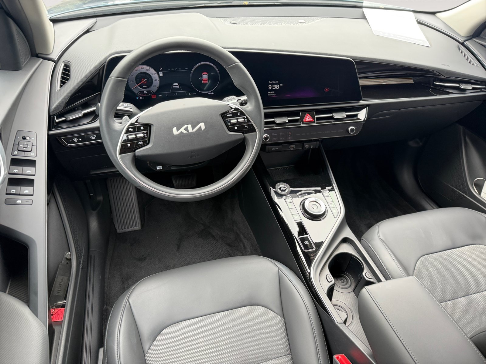 Used 2024 Mineral Blue Kia Wind image 15