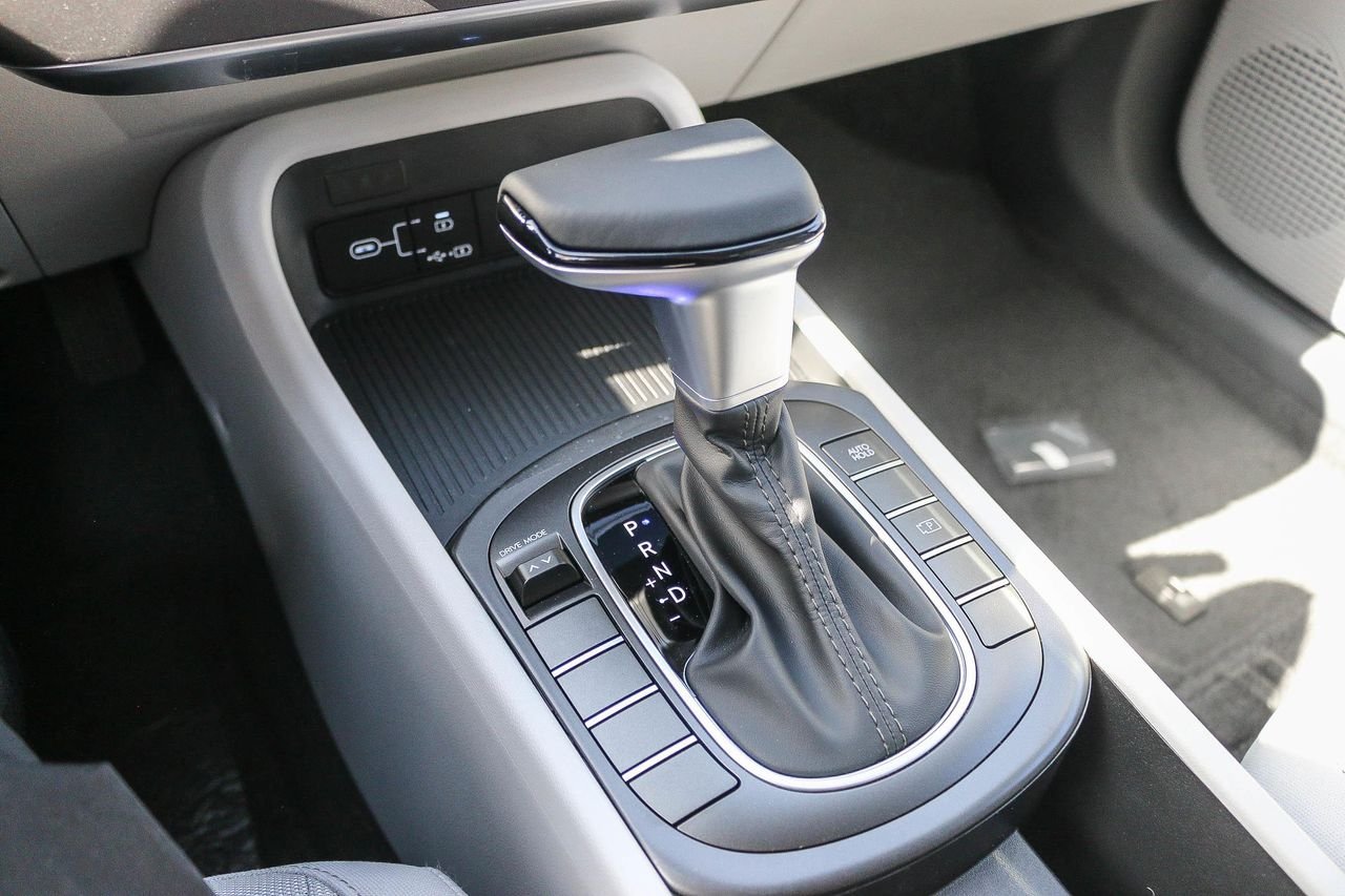 2025 Hyundai Kona SEL - Photo 25