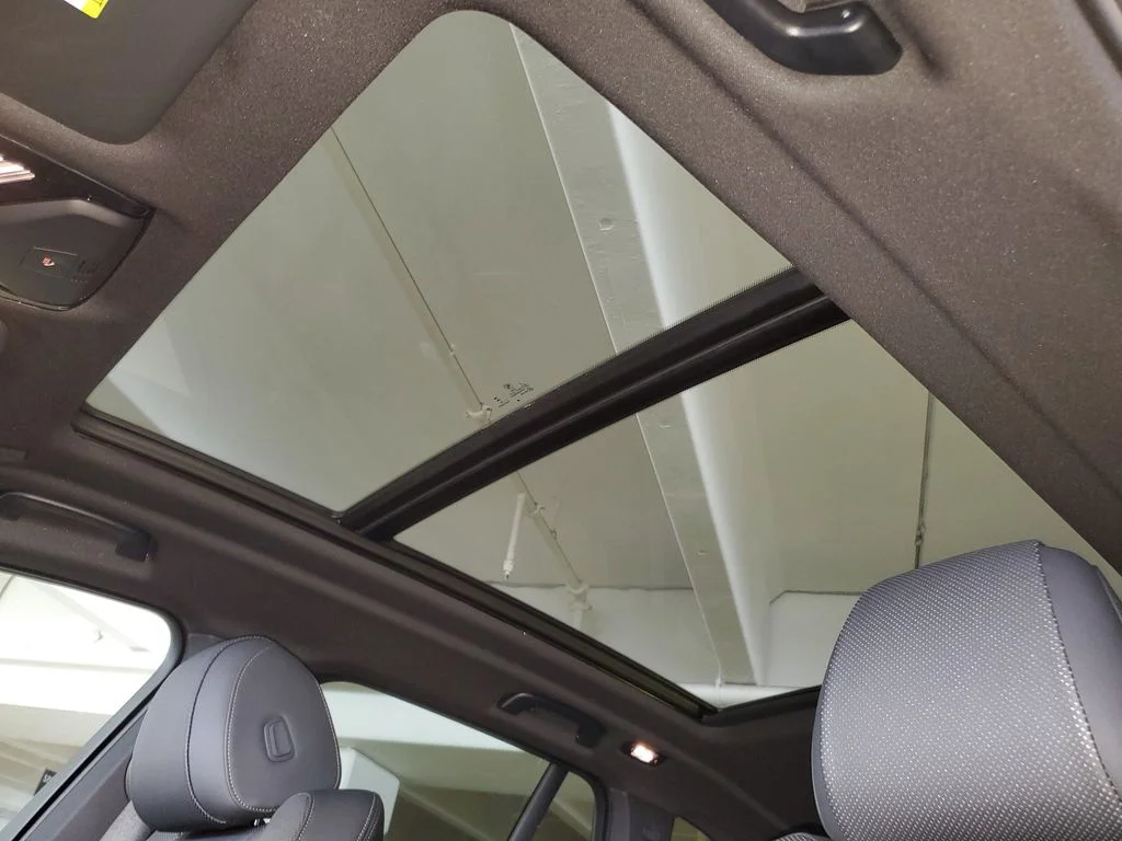 Used 2026 White BMW sDrive40i image 17