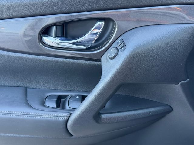 Used 2019 Brilliant Silver Metallic Nissan SV image 27