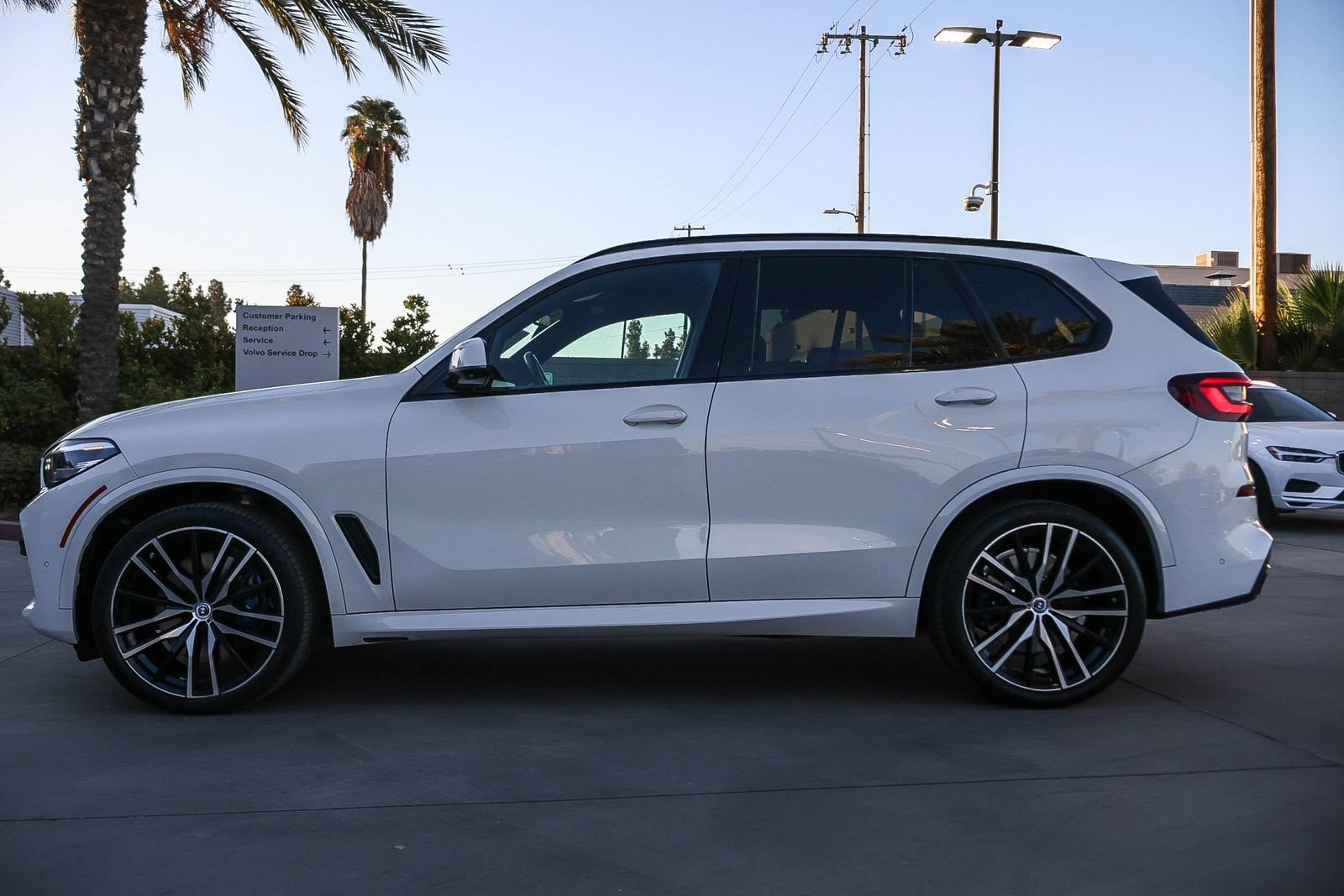 Used 2022 White BMW M50i image 8