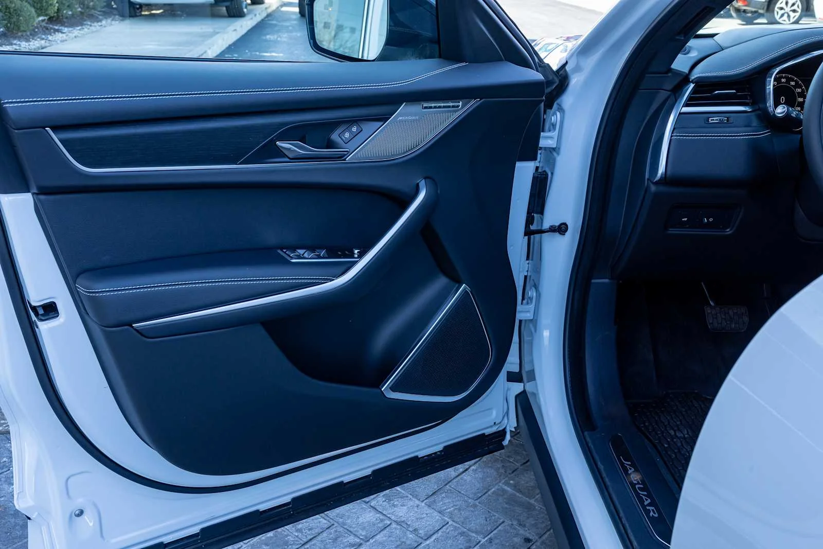 2026 Jaguar F-Pace R-Dynamic S - Photo 10