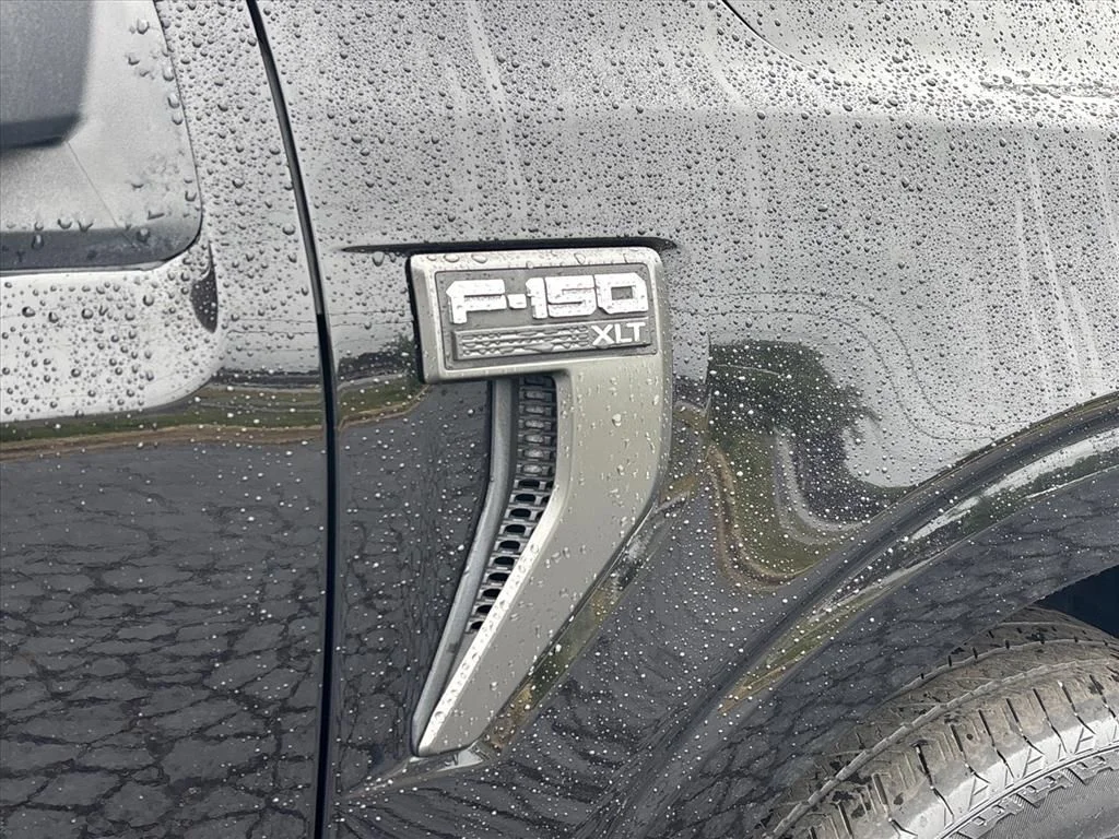 Used 2022 Black Ford XLT image 11
